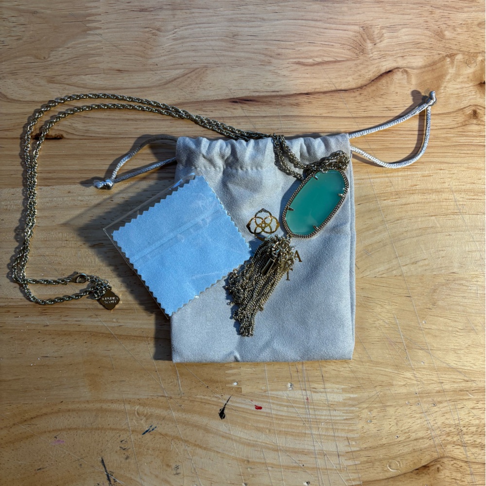 KENDRA SCOTT Rayne Light Gold Pendent Tassel Necklace